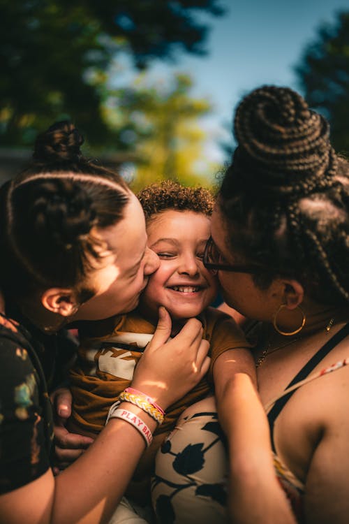 Foto profissional grátis de afeição, alegre, amor