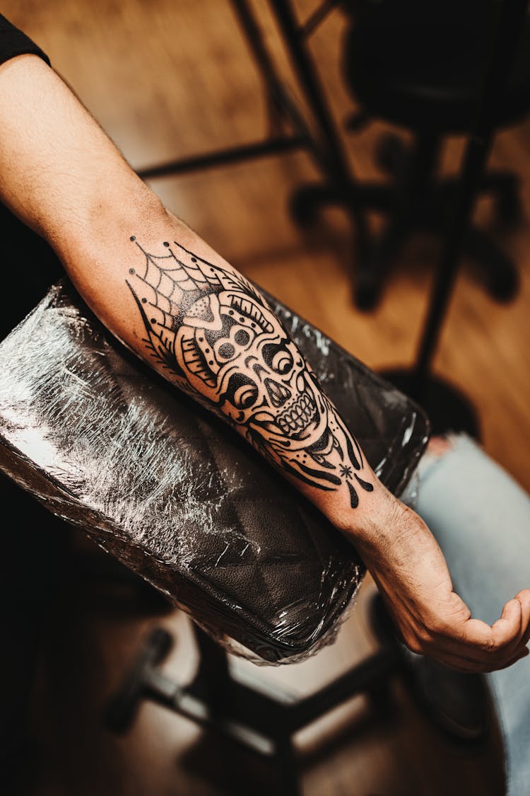 Tattoo Of A Skull On The Arm Of A Man