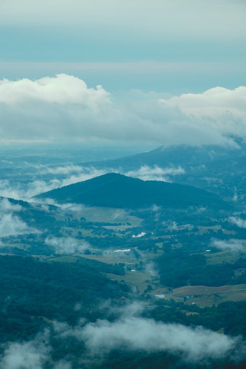 Kostenloses Stock Foto zu bäume, berge, drohne erschossen