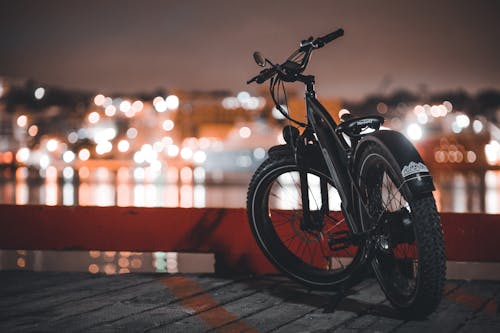 Fotos de stock gratuitas de aparcado, bicicleta, bokeh