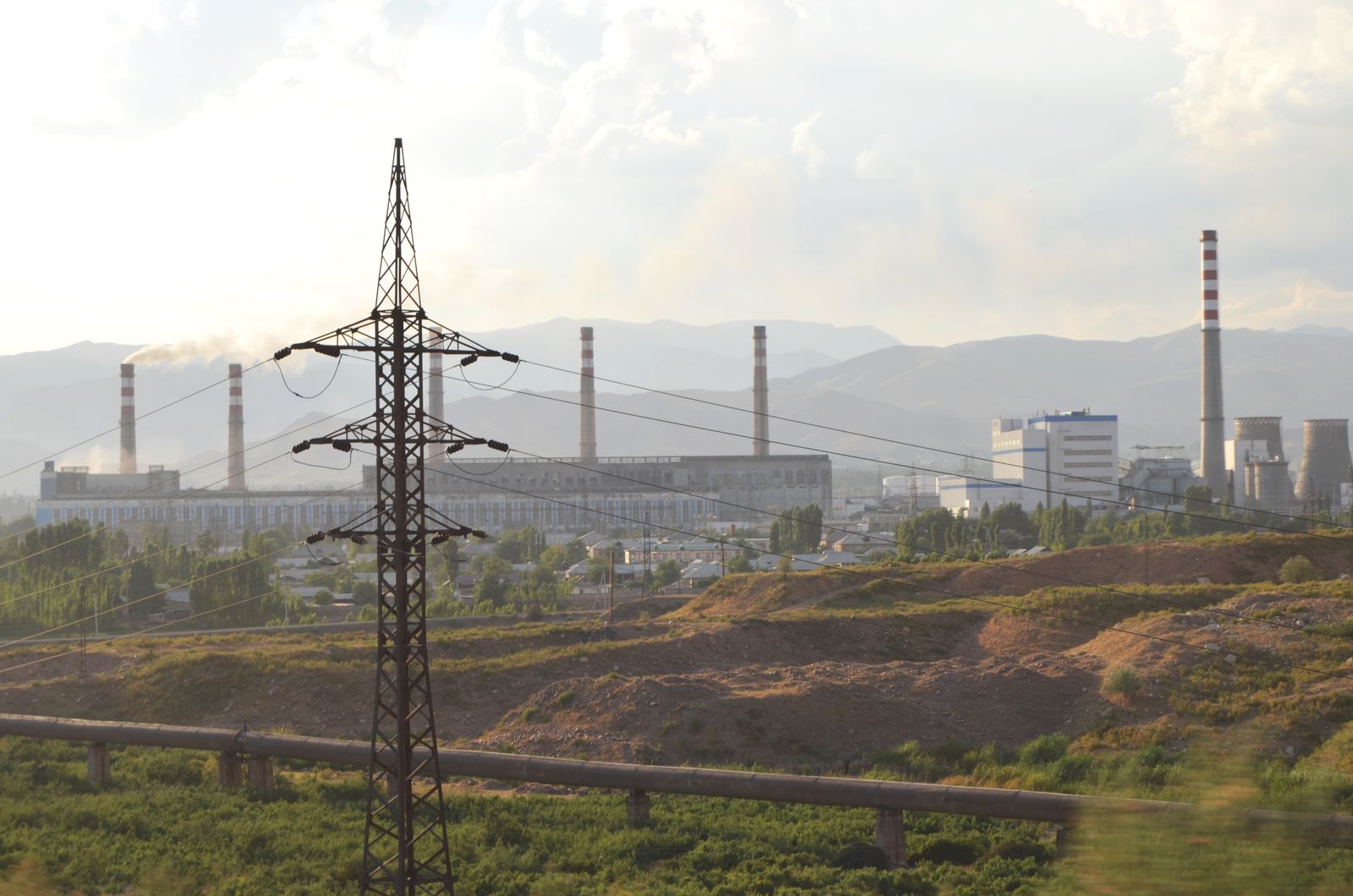Linhas de transmissão de energia próxima a um centro de dados