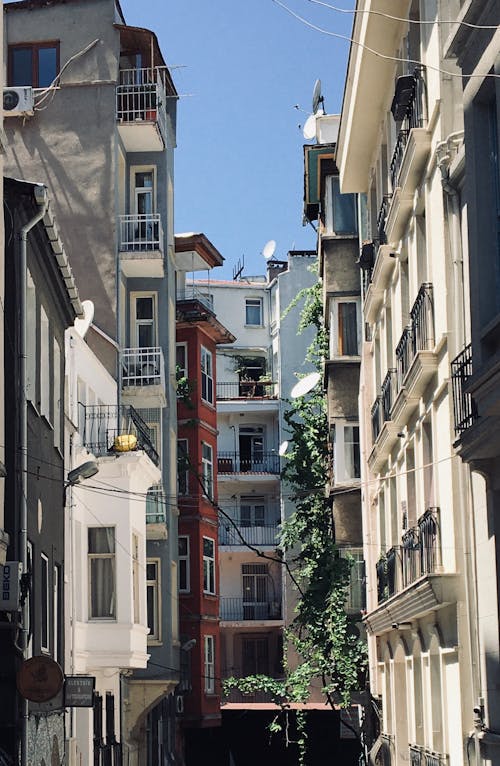 Fotobanka s bezplatnými fotkami na tému balkóny, bytové domy, exteriér