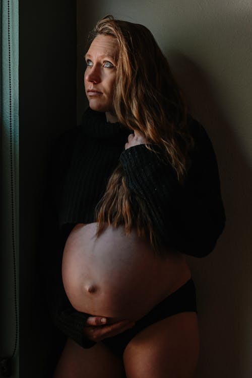 Foto stok gratis bayi benjolan, bergaya, hamil