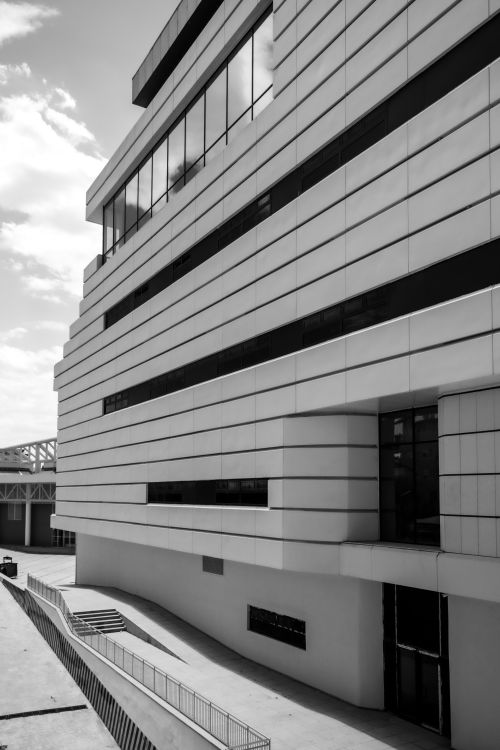 Free A contemporary building with minimalist design captured in black and white. Stock Photo