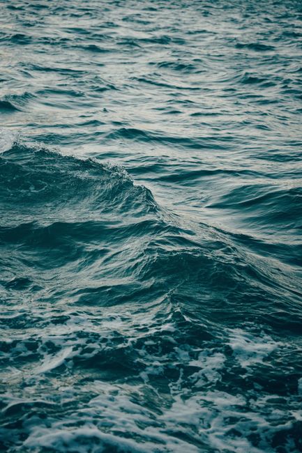 A detailed view of ocean waves in motion, perfect for backgrounds and nature themes.
