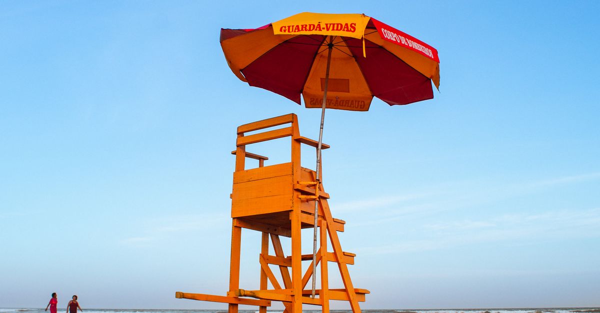 Lifeguard Post Wooden Lifeguard Post on the Beach · Free Stock Photo