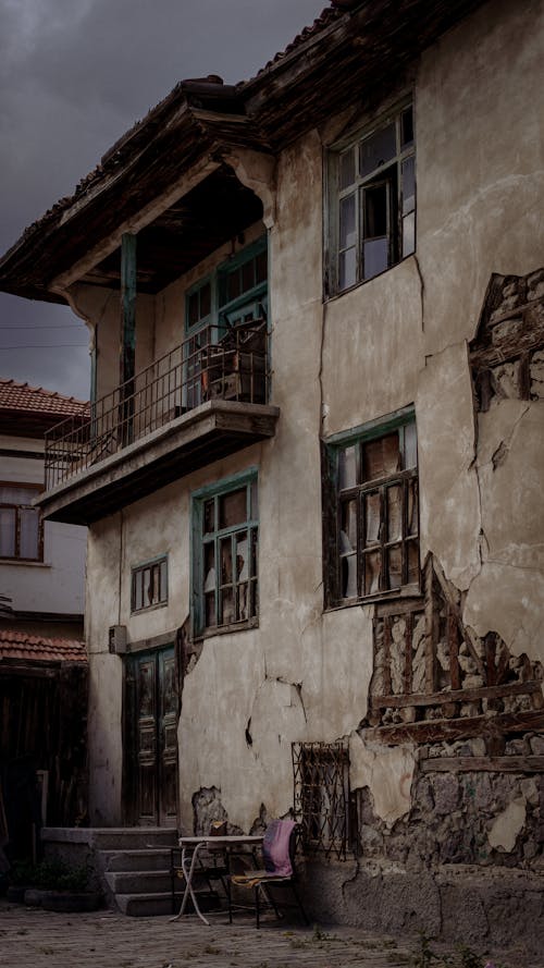 Základová fotografie zdarma na téma balkon, budova, havarijní stav