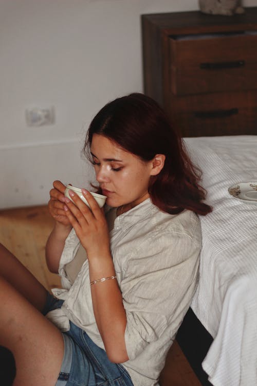 Free Woman Sitting on the Floor Drinking Coffee Stock Photo