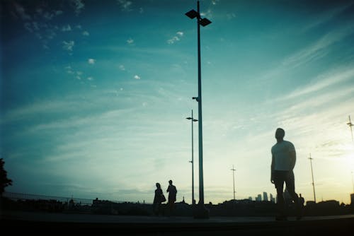 Gratis stockfoto met blauwe lucht, lage hoek schot, lantaarnpaal