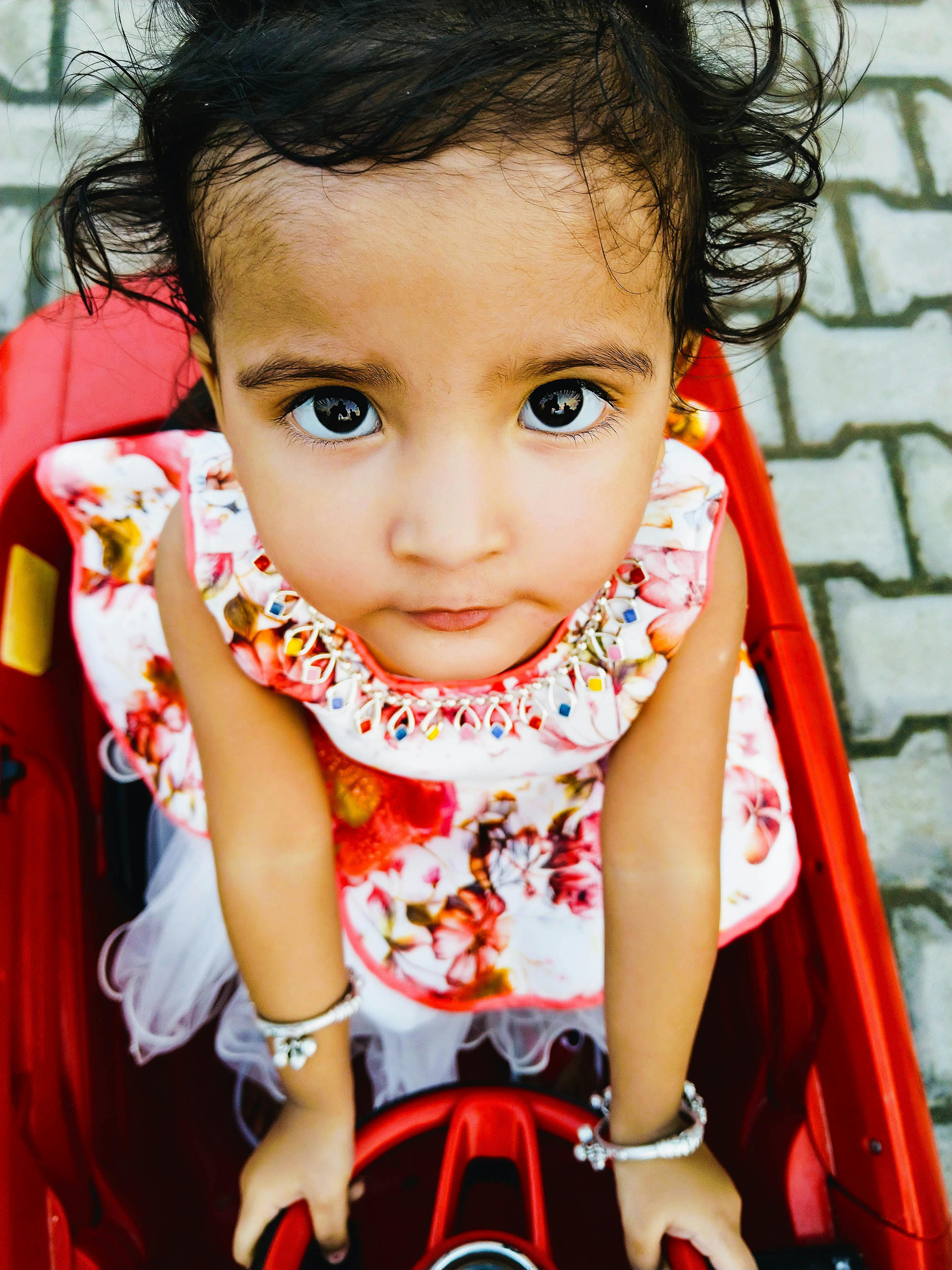 インド インドかわいい女の子 インドでいたずらの無料の写真素材