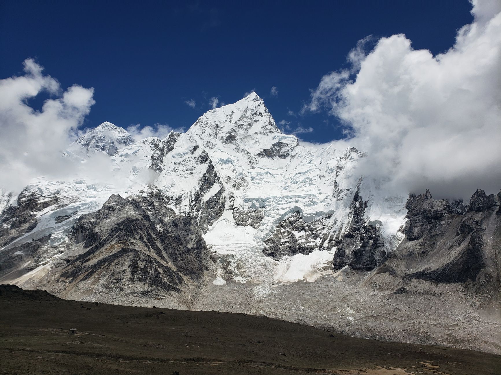 Glacier effondré à la frontière Népal‑Tibet : 180 morts, 1 300 disparus