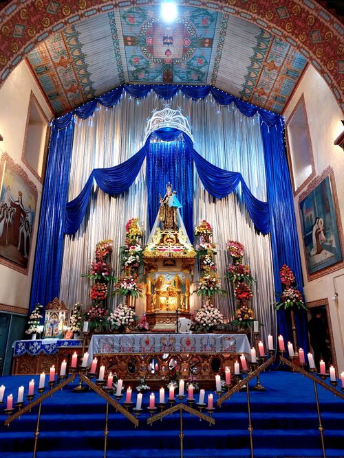 Free Elaborate church altar decorated with candles and Virgin Mary statue, showcasing religious devotion. Stock Photo