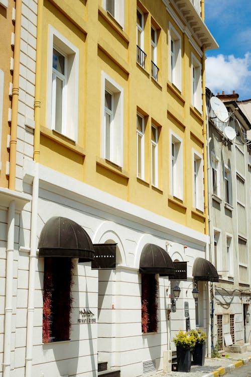 Fotobanka s bezplatnými fotkami na tému chodník, chodníky, exteriér budovy