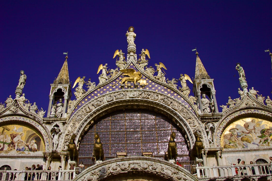Foto d'estoc gratuïta de arquitectura, baix relleus, basílica de sant marques