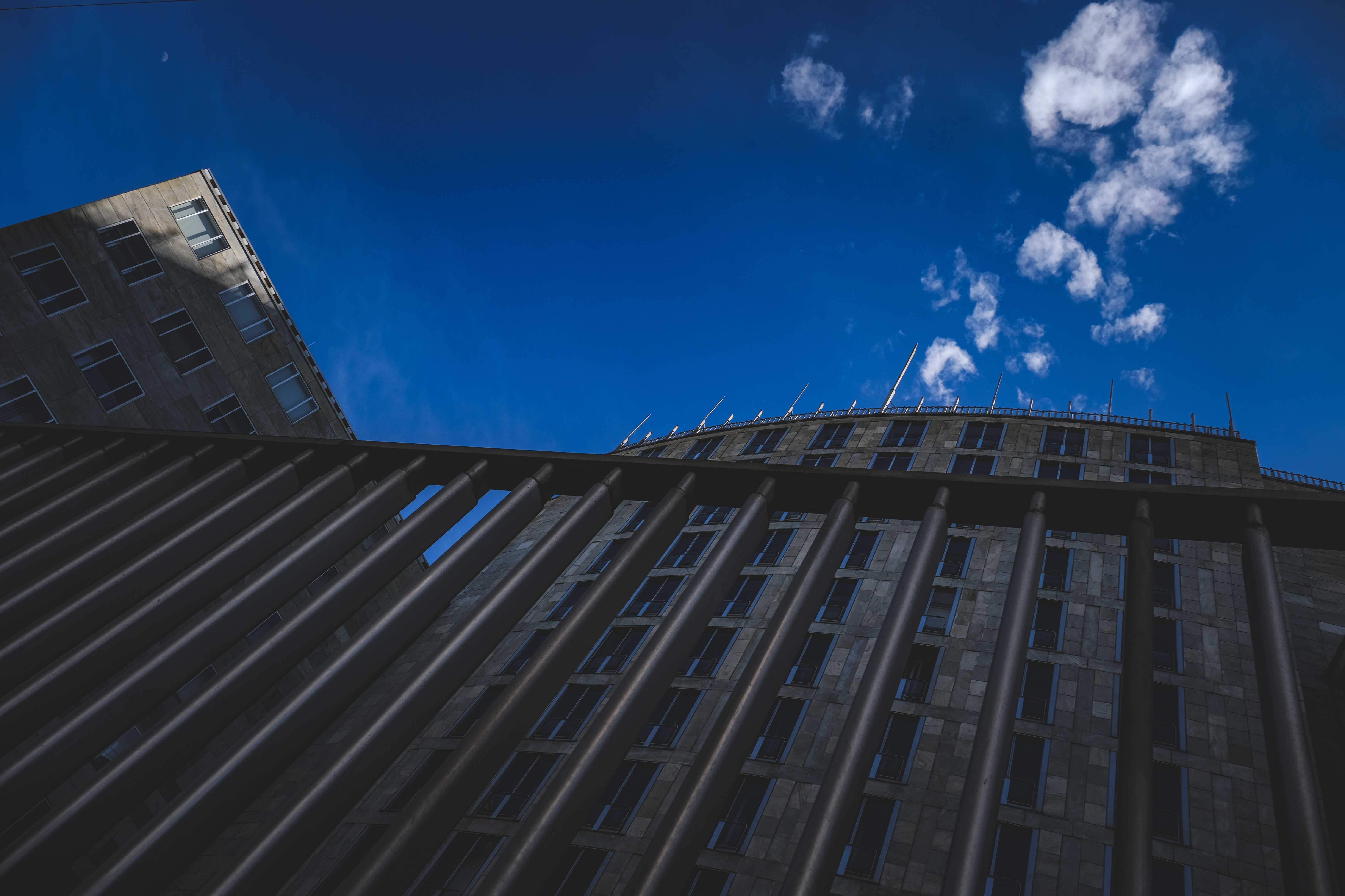 Norway’s central bank raises interest rates amid impact of Iran conflict — Photo by Francesco Ungaro on Pexels