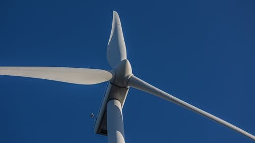 Fotobanka s bezplatnými fotkami na tému alternatívna energia, energia vetra, modrá obloha