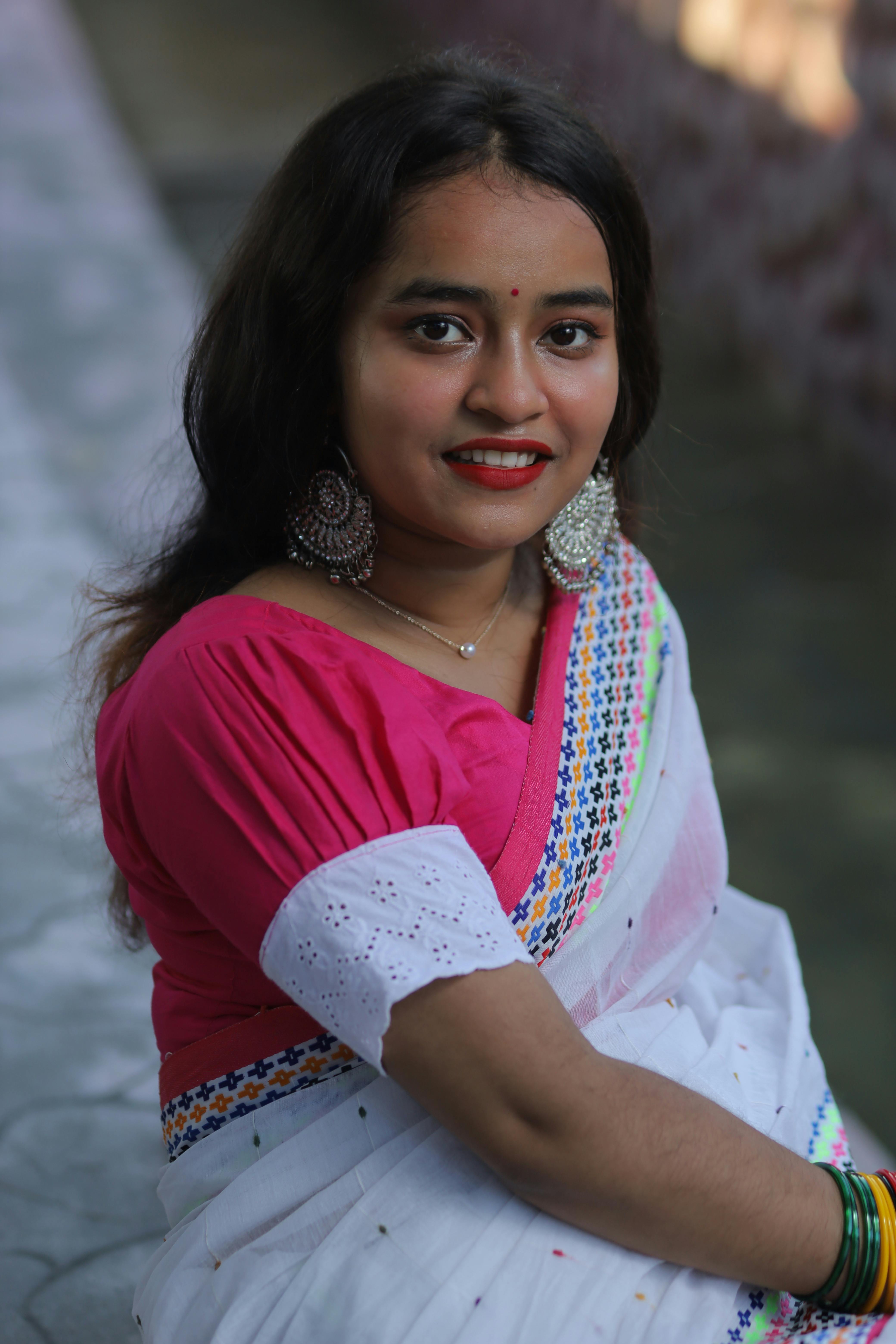 Beautiful Cute Bengali Girl Saree Stock Photo 1972115450 | Shutterstock