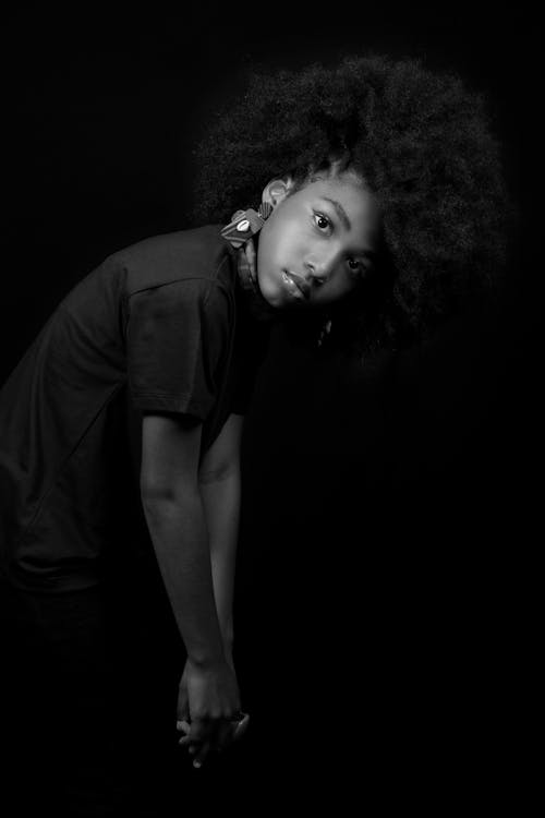 Foto profissional grátis de black and white, black model, cabelo afro