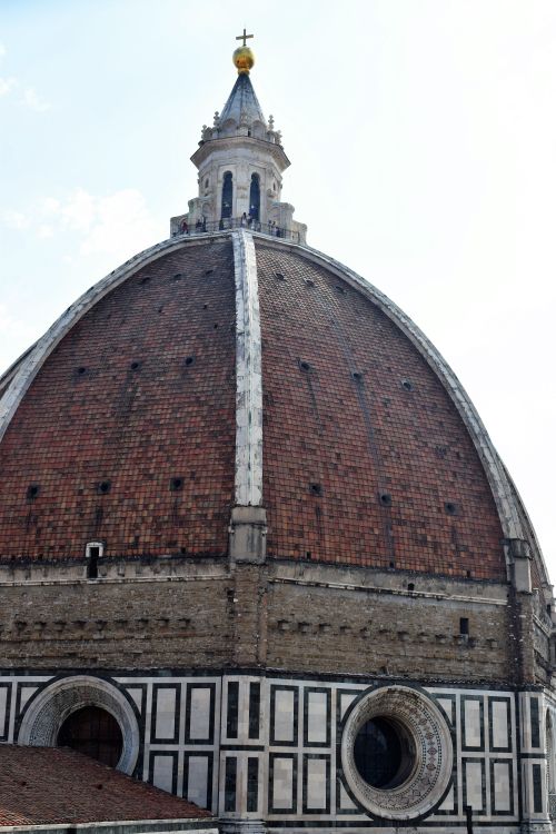Free View of the iconic dome of Florence Cathedral, showcasing Renaissance architecture under a bright sky. Stock Photo