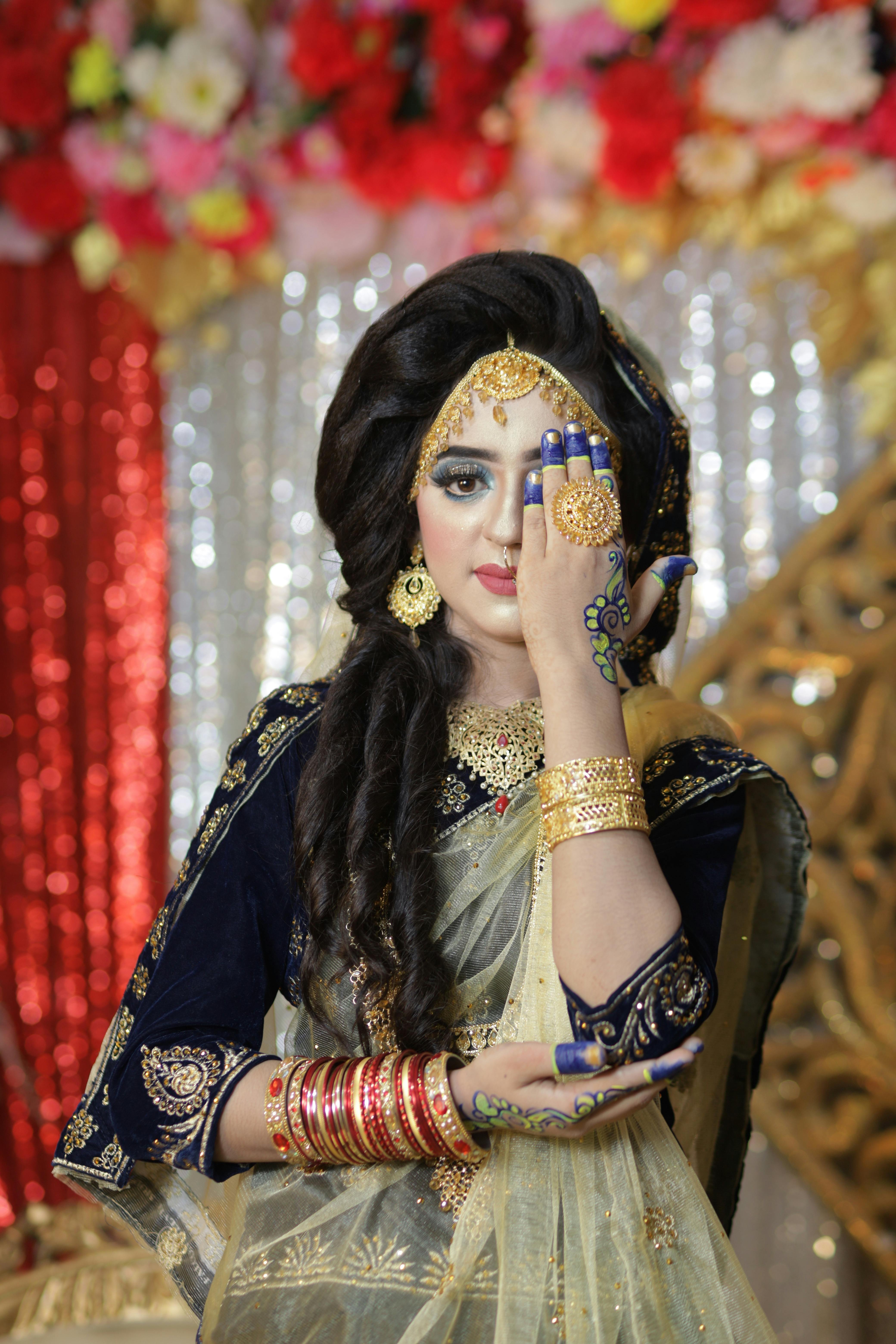 Drool-Worthy Bridal Poses in a Lehenga - Weva Photography | Indian bridal  outfits, Lehenga designs, Designer kurti patterns