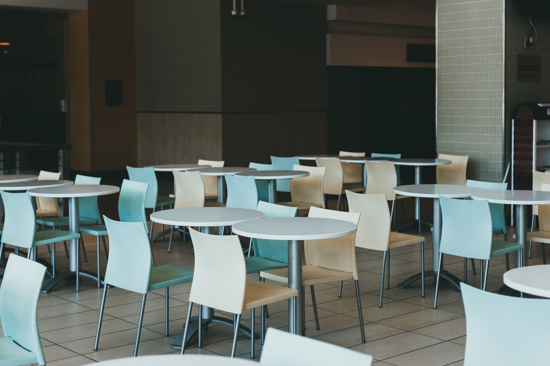 UK Dining Sector Faces Historic Shakeout as Thousands of Restaurants Shut Doors