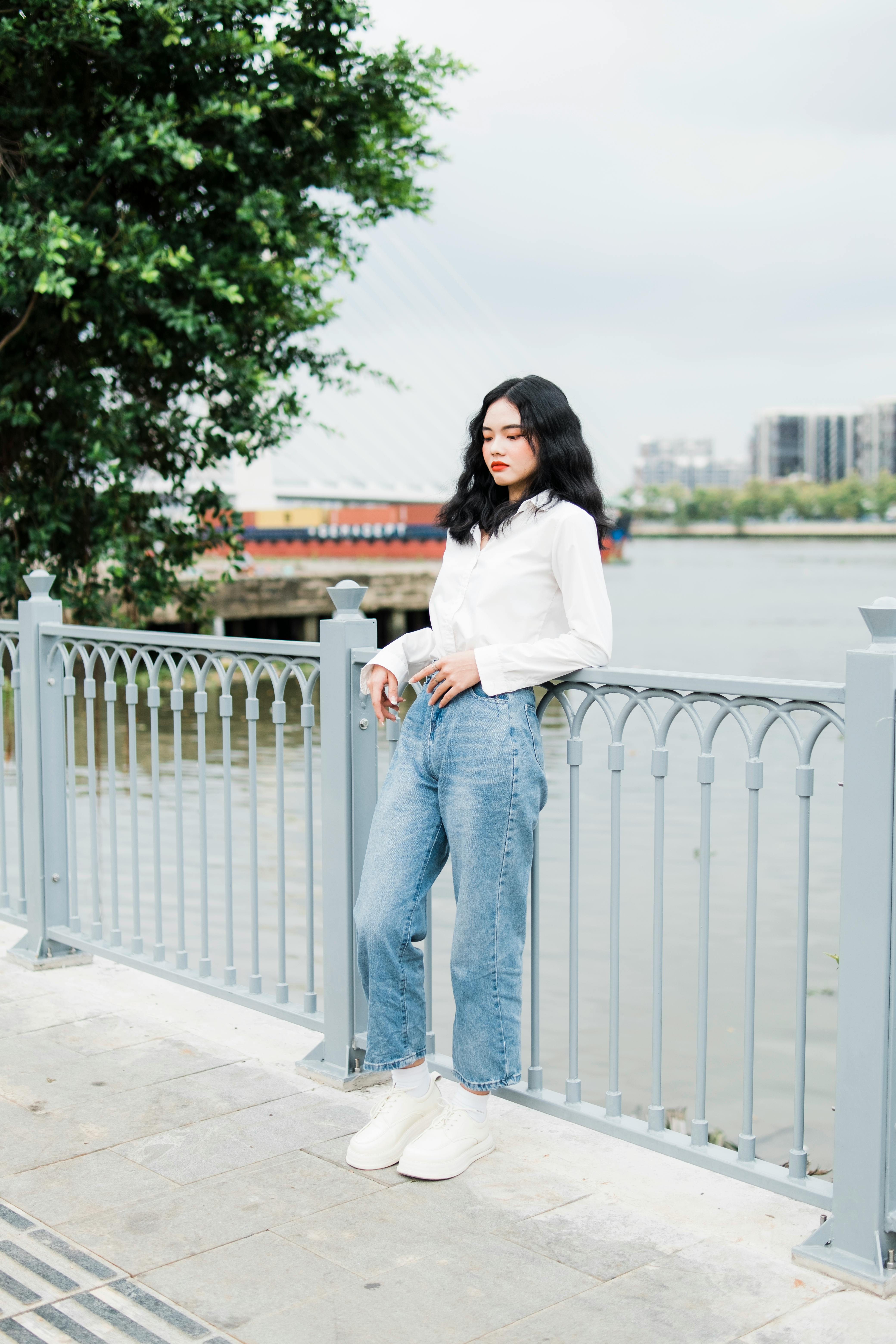 Does vapor barrier go before or after insulation?