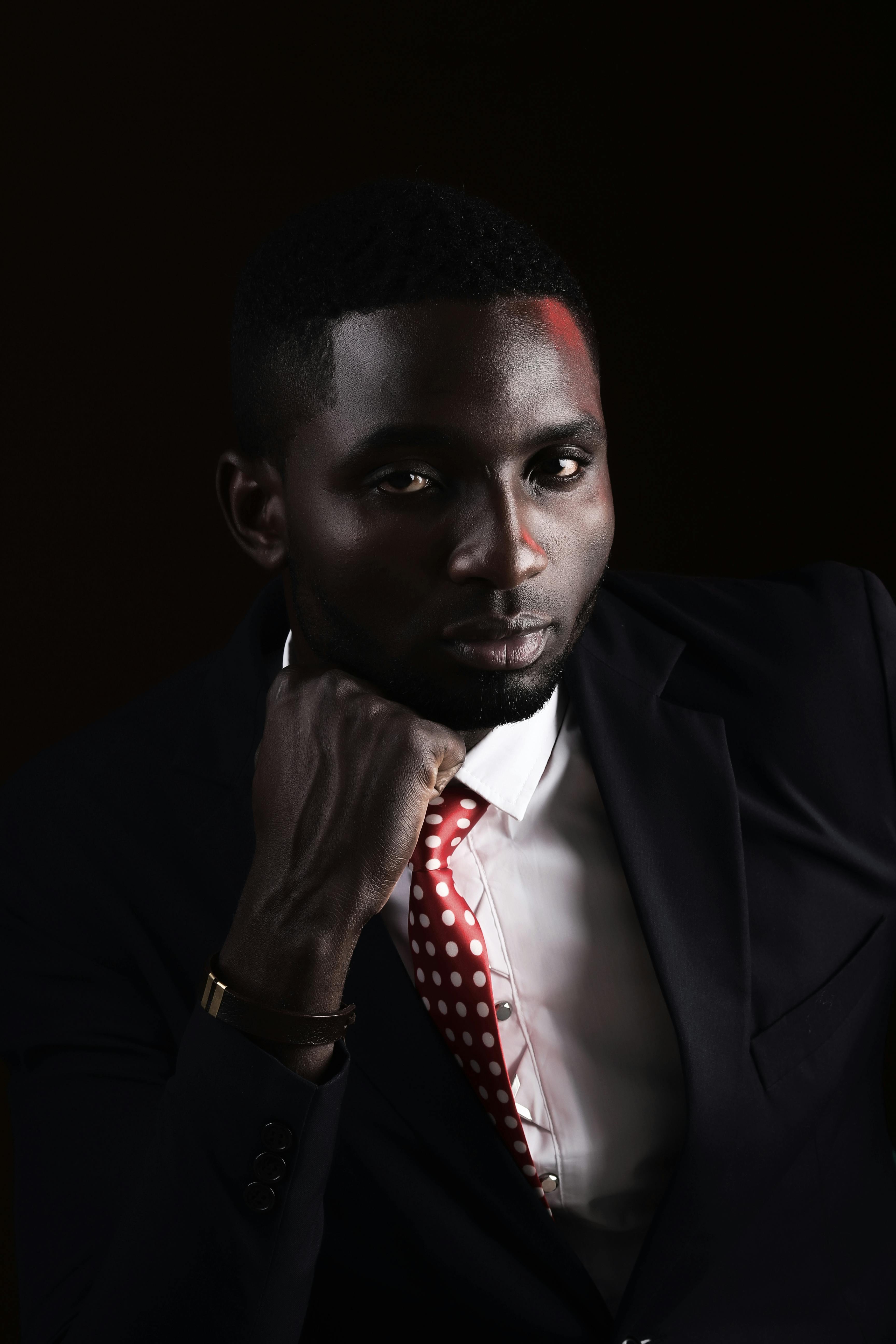 How do you know if a guy feels nervous around you?