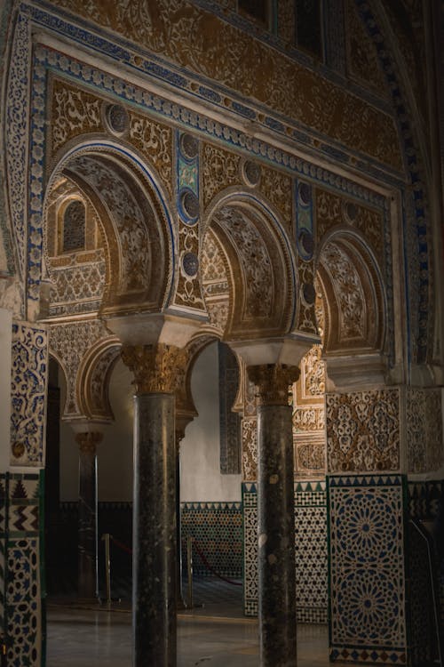 Foto profissional grátis de alcazar de sevilha, arcada, arcadas