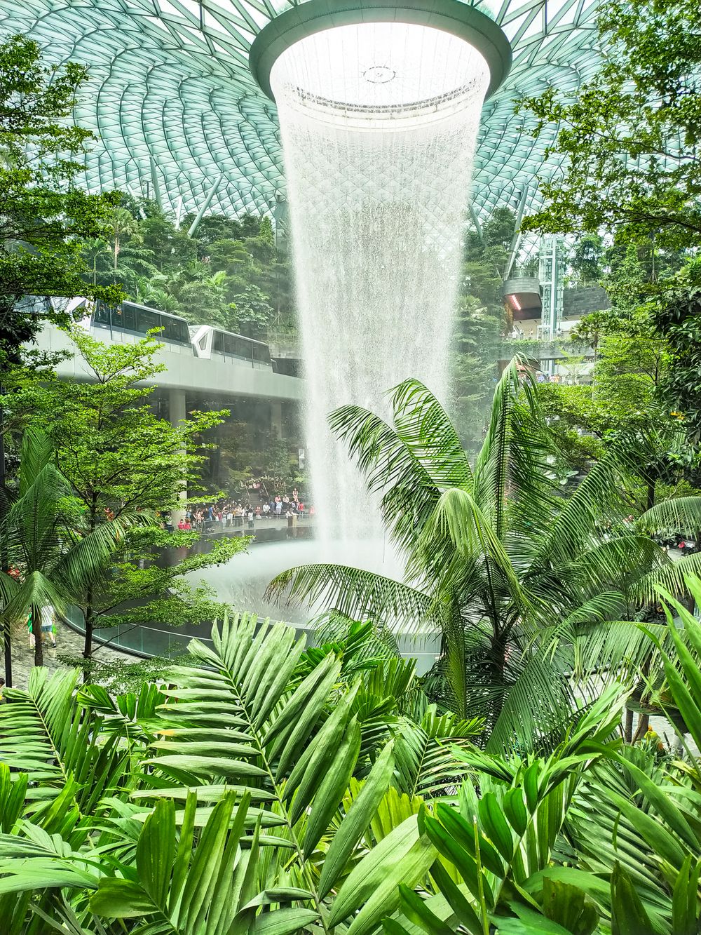 Thác nước trong nhà tại sân bay Jewel Changi