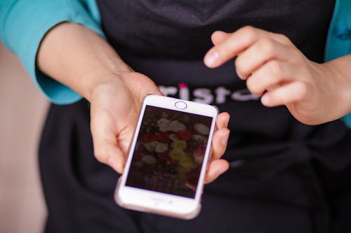 Ücretsiz akıllı telefon, eller, iphone içeren Ücretsiz stok fotoğraf Stok Fotoğraflar
