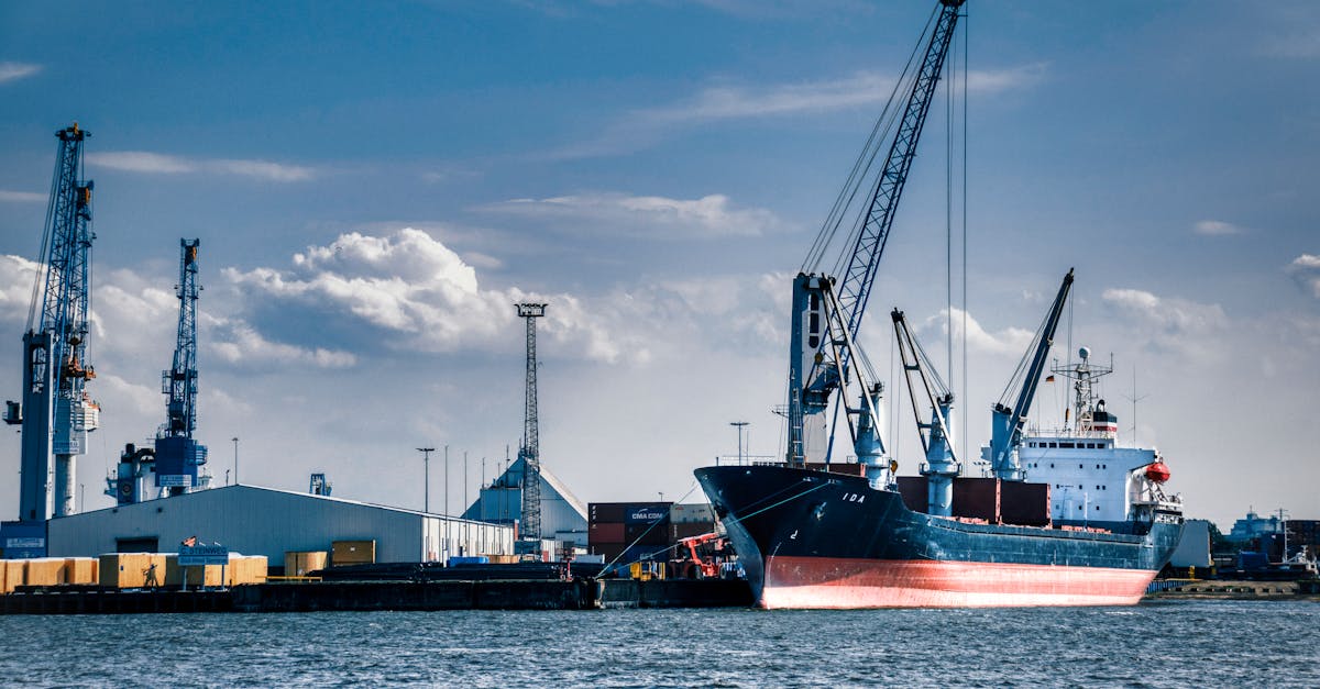 財經:荷姆茲海峽封鎖導致LNG運費飆漲40%,海事保險影響更深遠