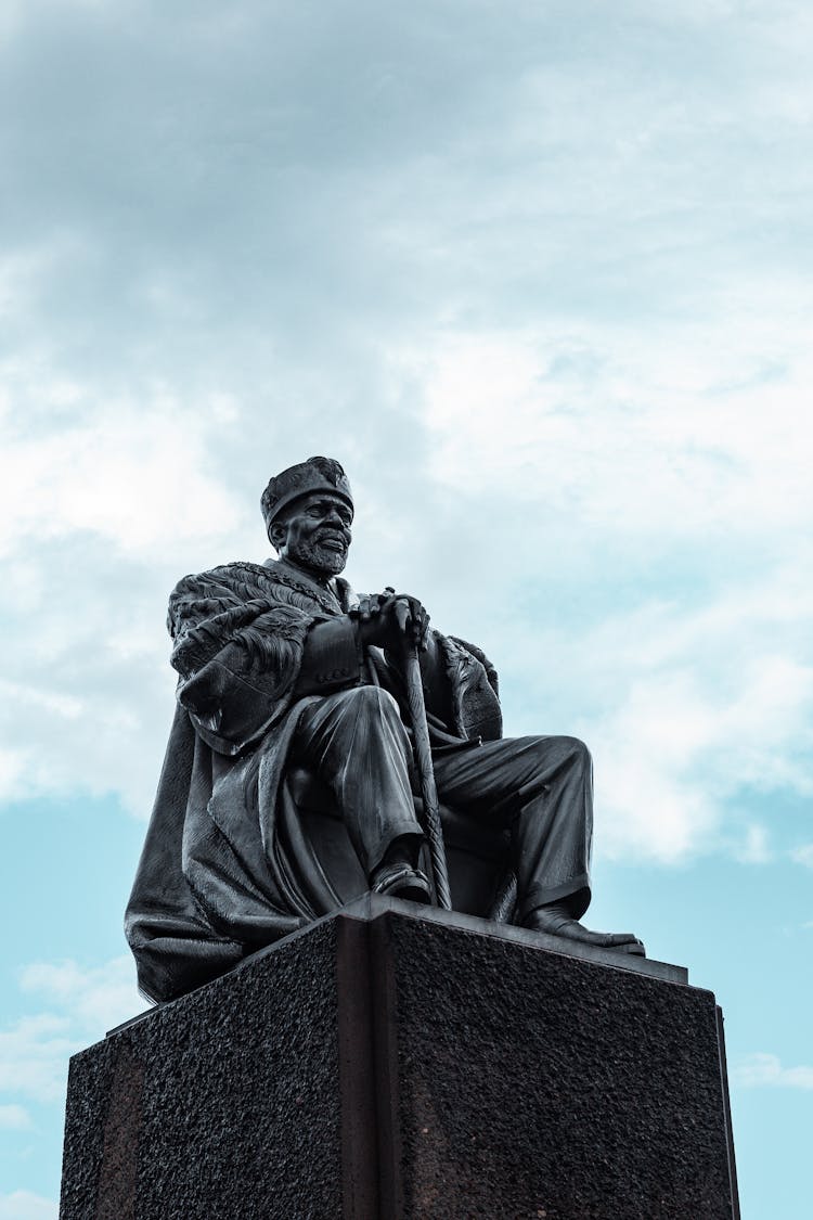 Jomo Kenyatta Statue