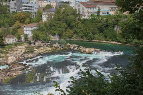 Foto d'estoc gratuïta de aigua que flueix, cascada, cases