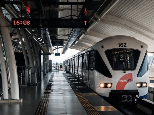 Foto profissional grátis de estação, estação de trem, plataforma