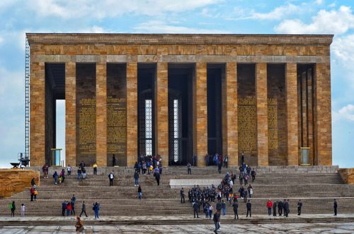 Free Anıtkabir, the famous mausoleum of Atatürk in Ankara, Turkey, with visitors on the steps. Stock Photo
