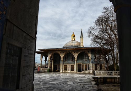 Free View of the beautiful Baghdad Kiosk at Topkapi Palace in Istanbul, showcasing its historic architecture. Stock Photo