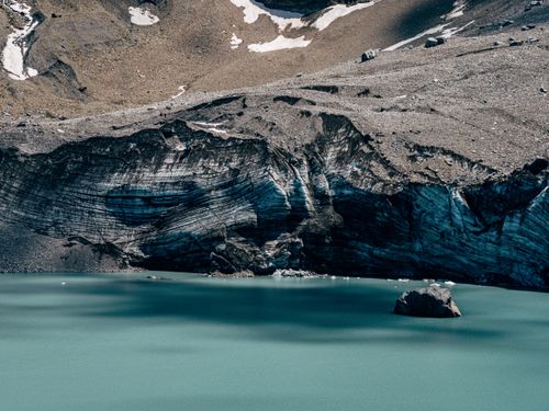 Free A stunning glacier lake surrounded by rocky terrain under clear skies, showcasing natural beauty and geological features. Stock Photo