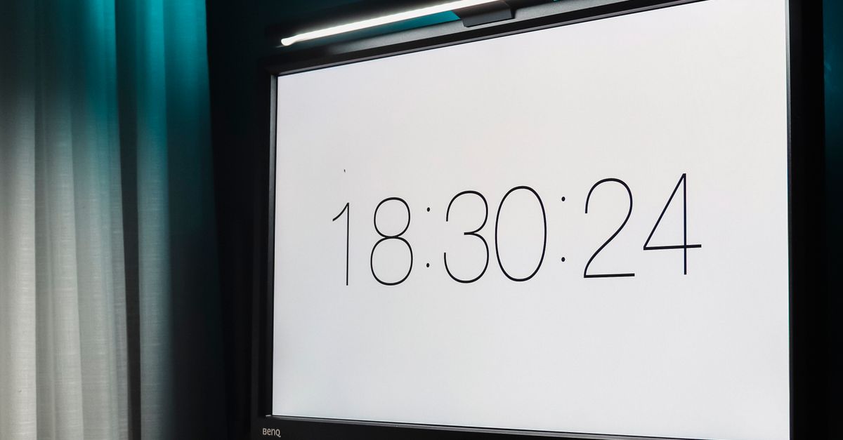 Computer Monitor Clock Computer Monitor Displaying the Time · Free Stock Photo
