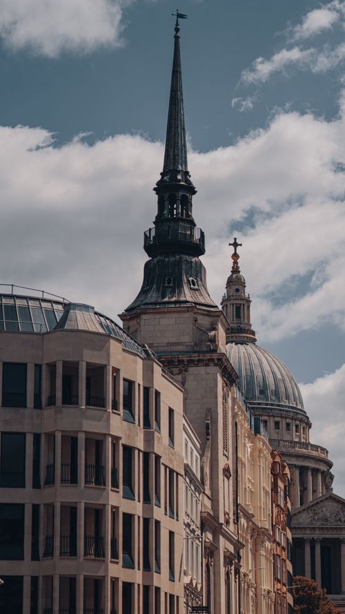 Free Elegant capture of London's iconic architectural styles with St. Paul's Cathedral. Stock Photo