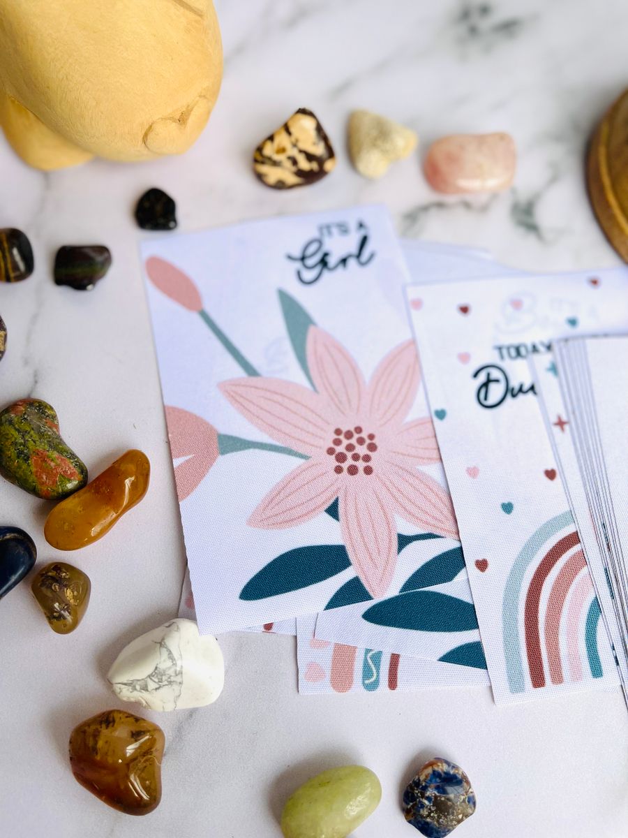 Tarjetas florales de anuncio de bebé