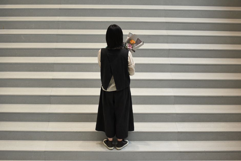 #屋内, アダルト, カジュアルな服装の無料の写真素材