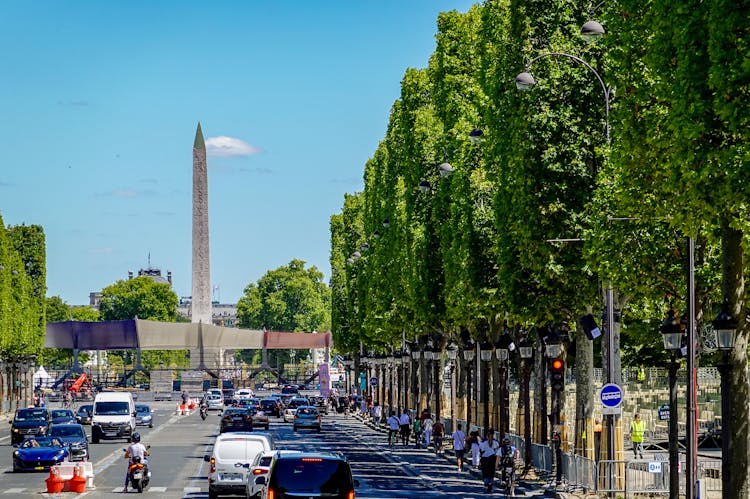 Street View Of An Obelisk 