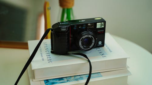 Бесплатное стоковое фото с камера, классический, книги