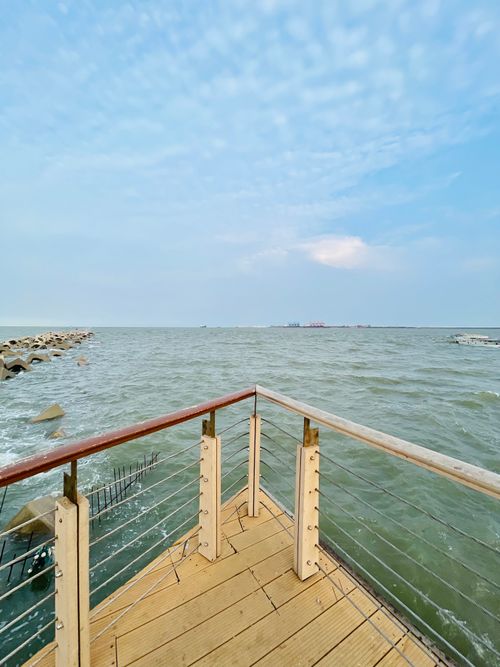 Free A serene view of the ocean from the Baoshui District waterfront, showcasing calm waters and a clear sky. Stock Photo