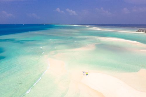 Free Breathtaking drone shot of a serene island with turquoise waters and white sandy beaches. Stock Photo