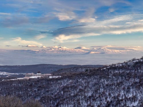 Бесплатное стоковое фото с горы, здание, зима
