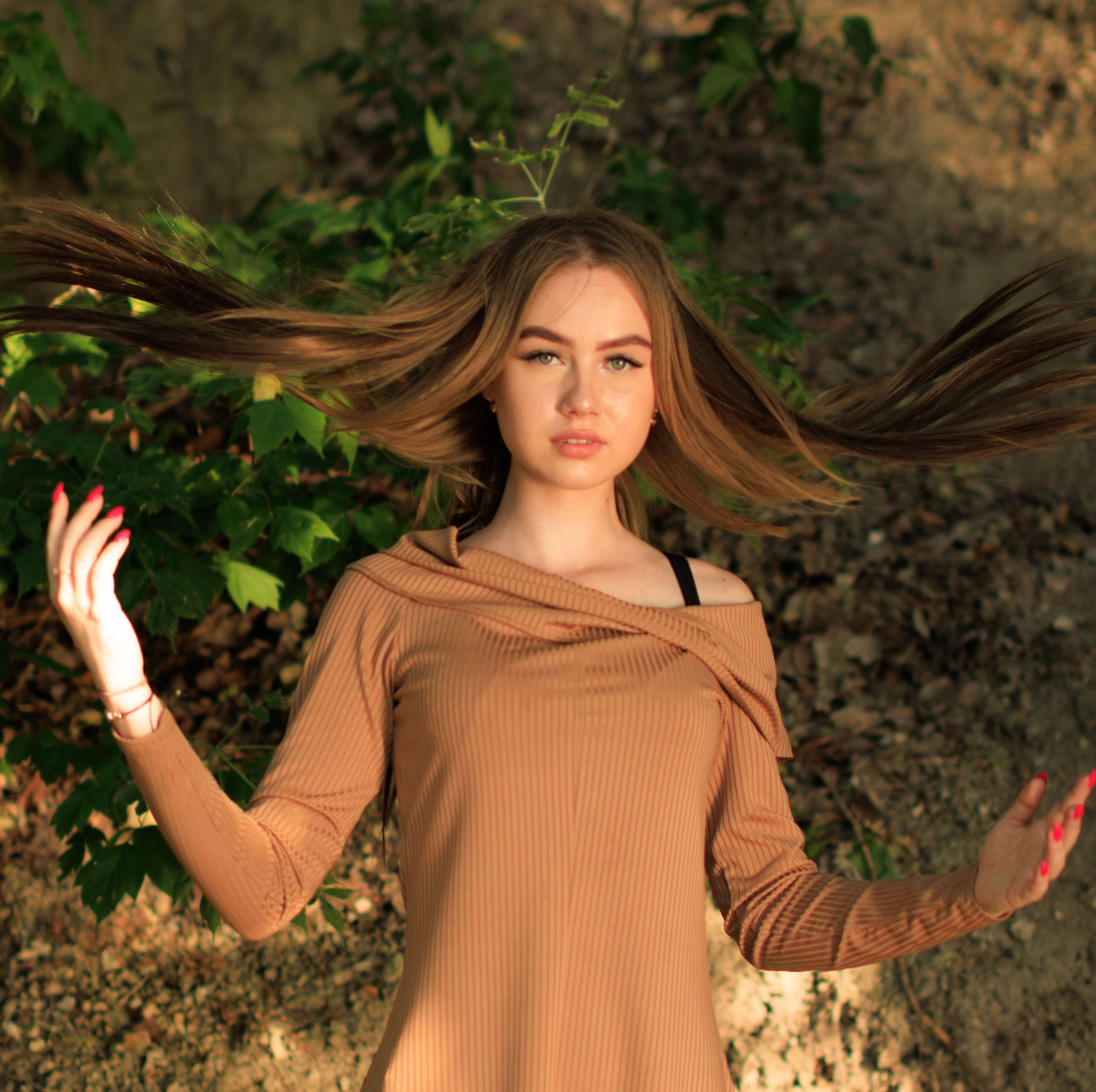 Light brown Russian LUXE INVISIbead weft, shade 8