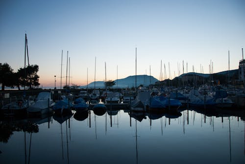 gemiler, güneş ışığı, Liman içeren Ücretsiz stok fotoğraf