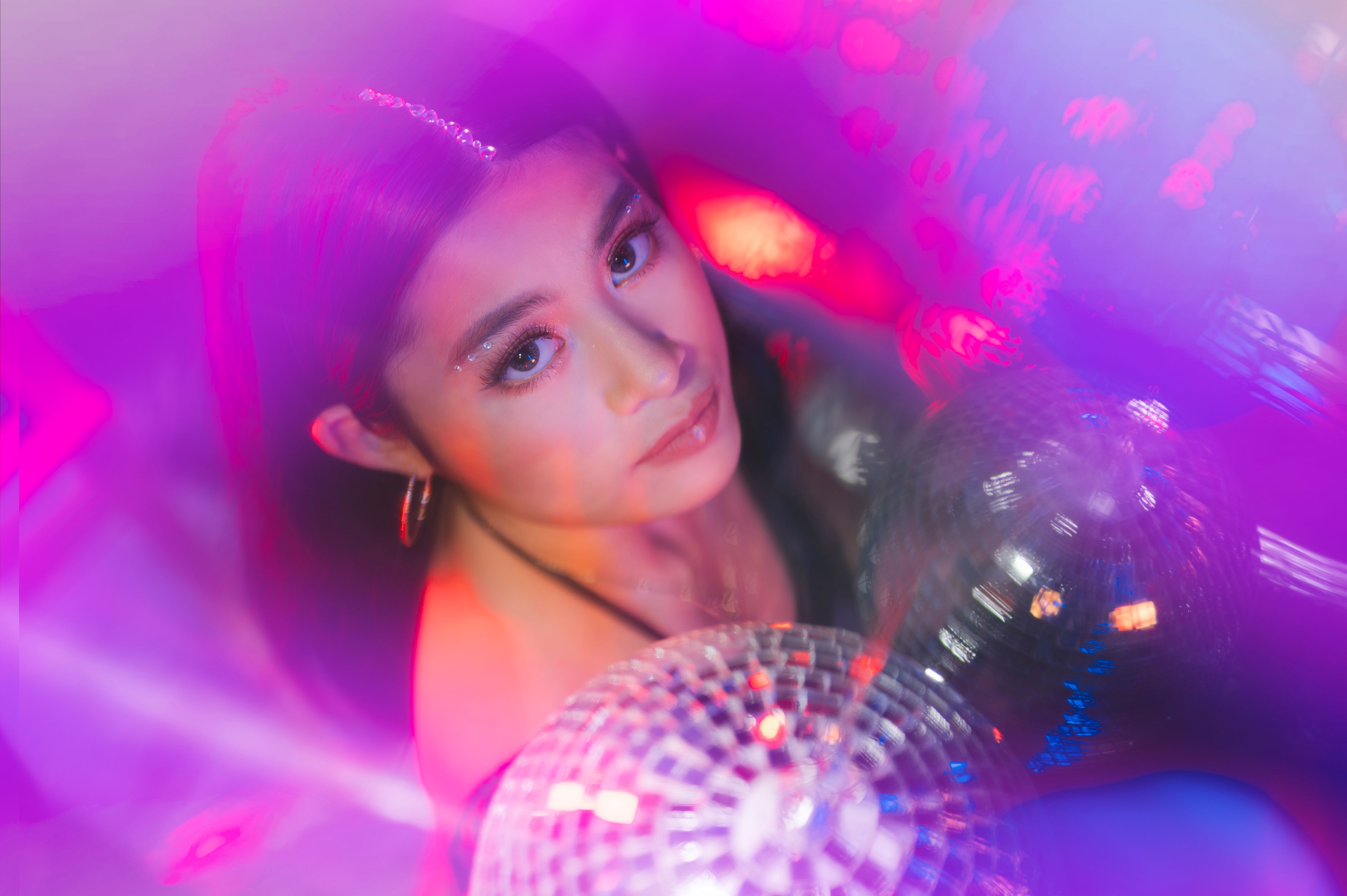 Jennie husi Blackpink ho nia agensia OA Entertainment, hatudu nia estratejia karreira no susesu finanseiru