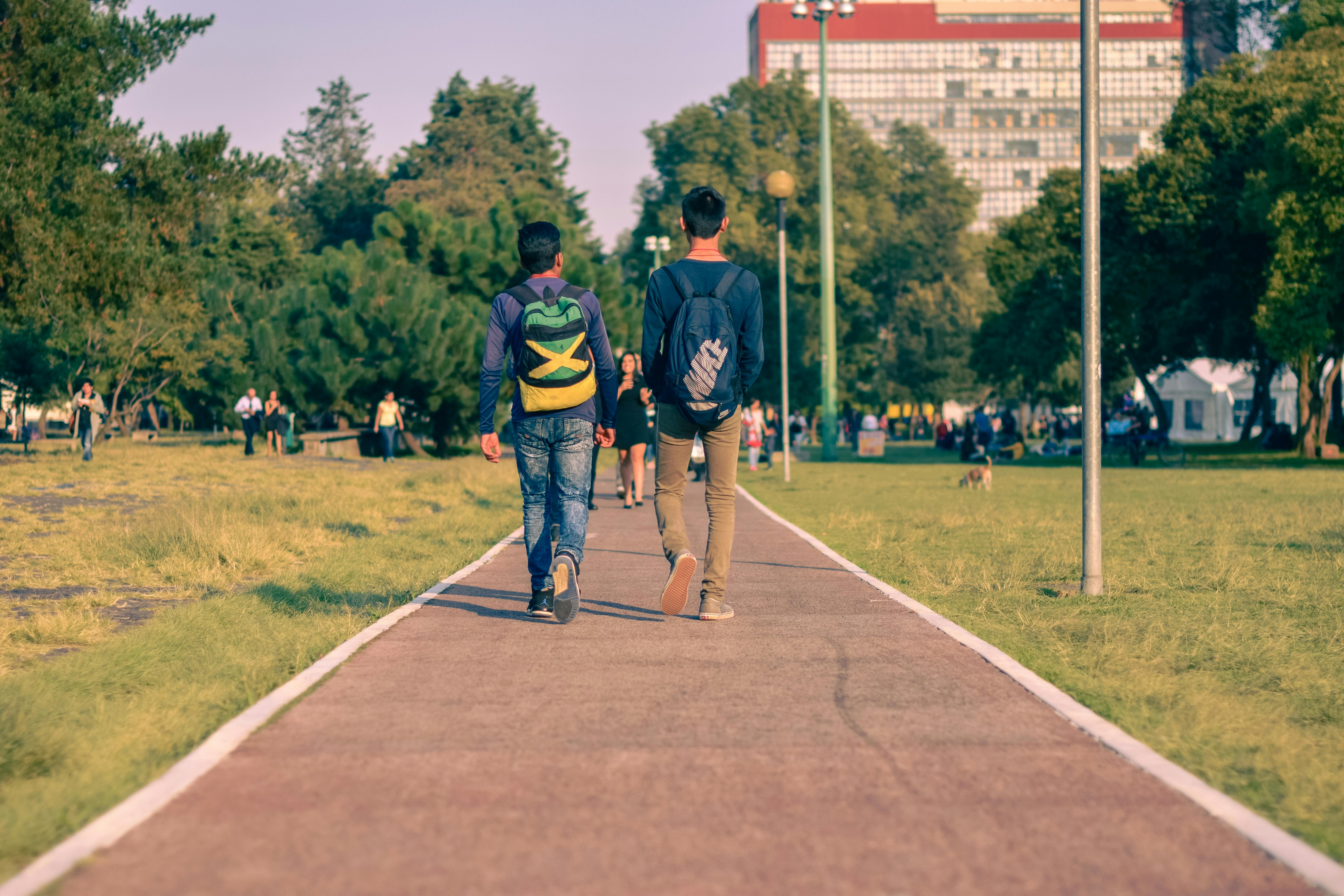 Better integrating walking and public transport is key to enhance active mobility, shows UN policy brief — Photo by Israel To
